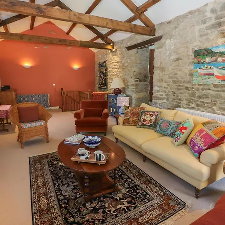High Meadow Barn * לייבורן